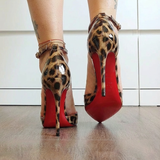 DÉCOLLETÉ CON STAMPA ANIMALIER E DETTAGLI ROSSI