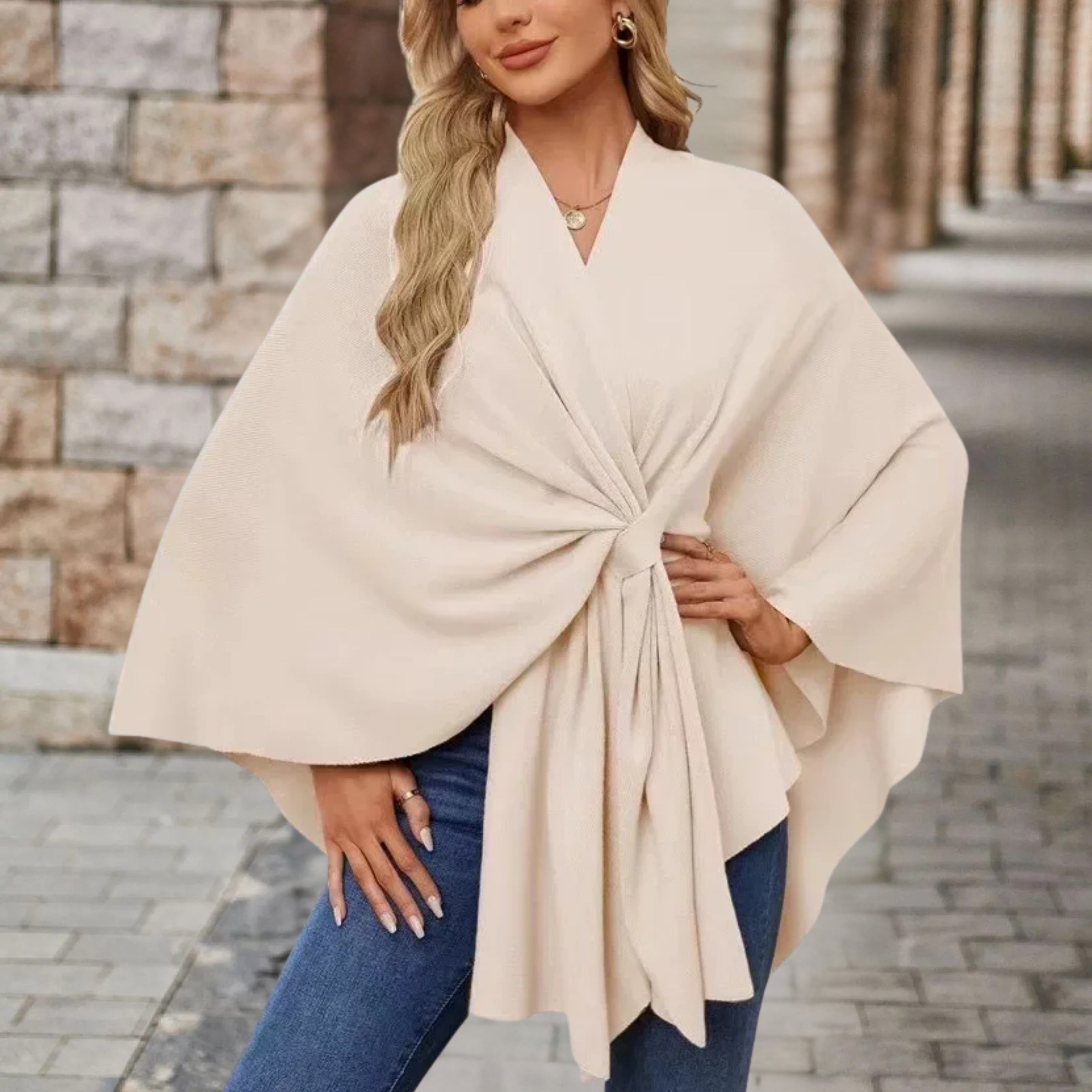 Lia™ — Poncho elegante con nodo frontale
