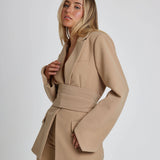 Vivian — Blazer elegante con cintura