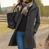 Cappotto invernale classico da donna in lana con bottoni