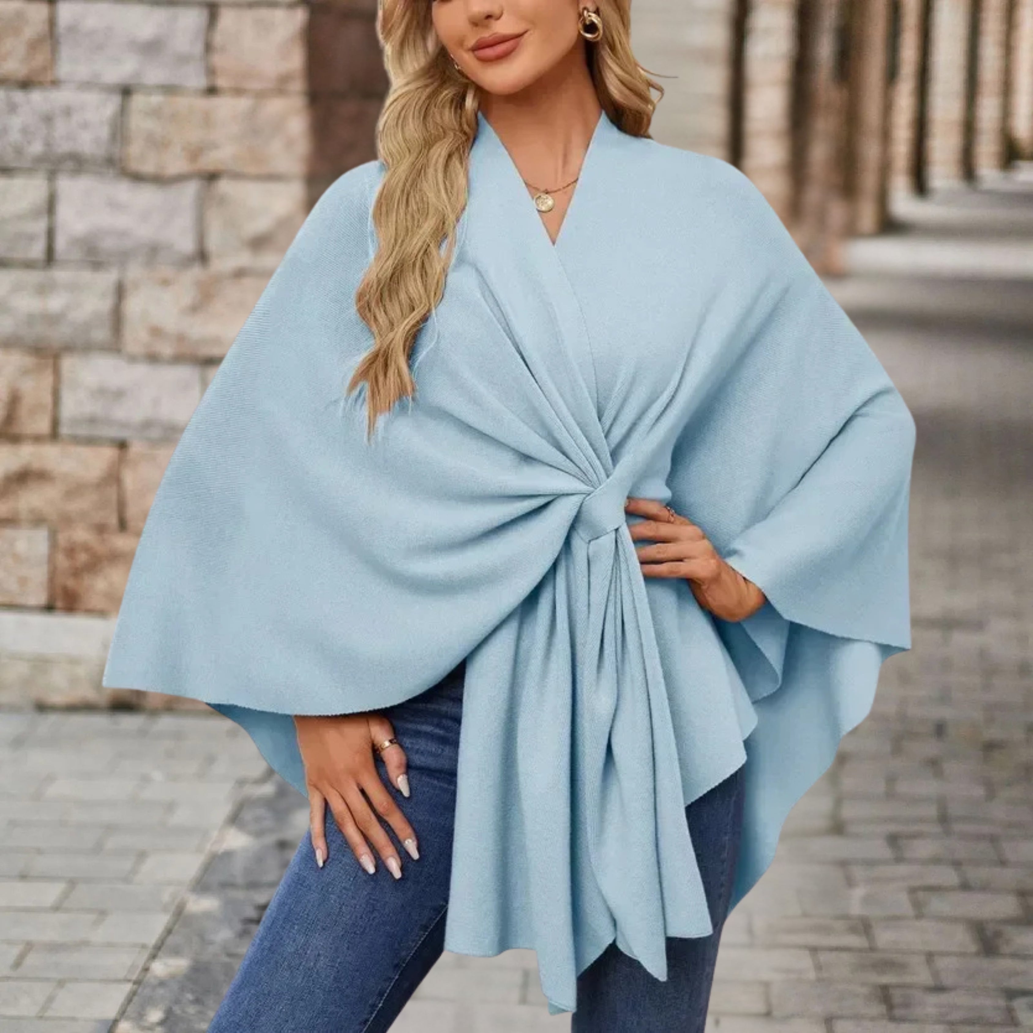 Lia™ — Poncho elegante con nodo frontale