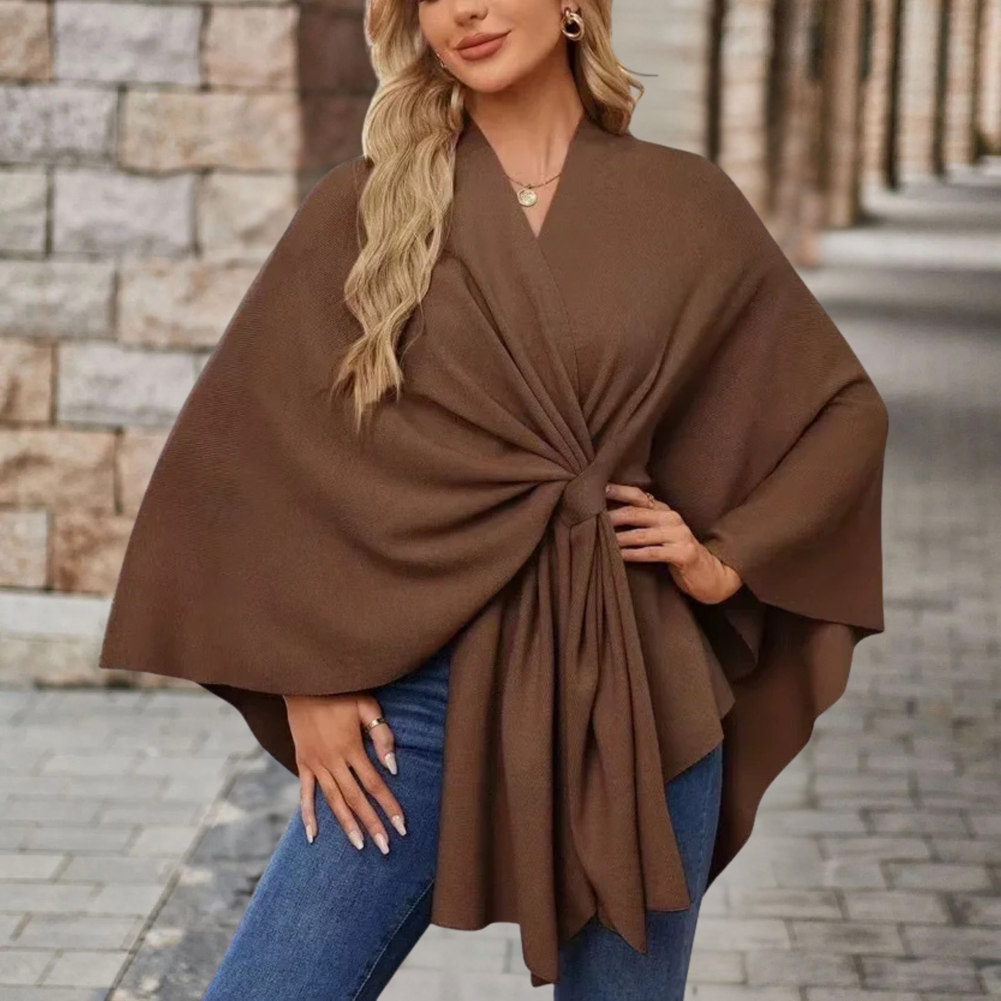 Lia™ — Poncho elegante con nodo frontale