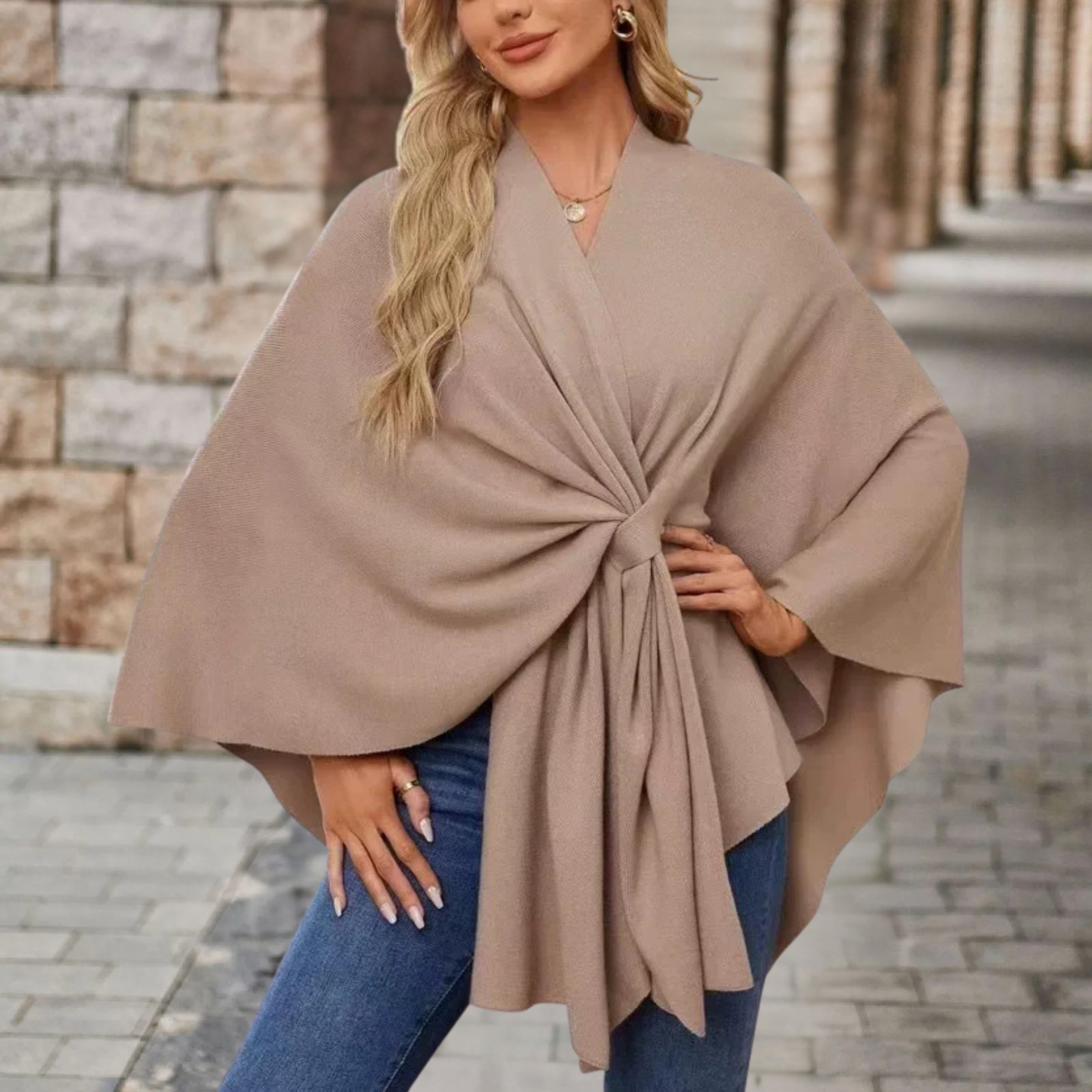 Lia™ — Poncho elegante con nodo frontale