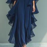 Top blu scuro con pantaloni dritti con volant