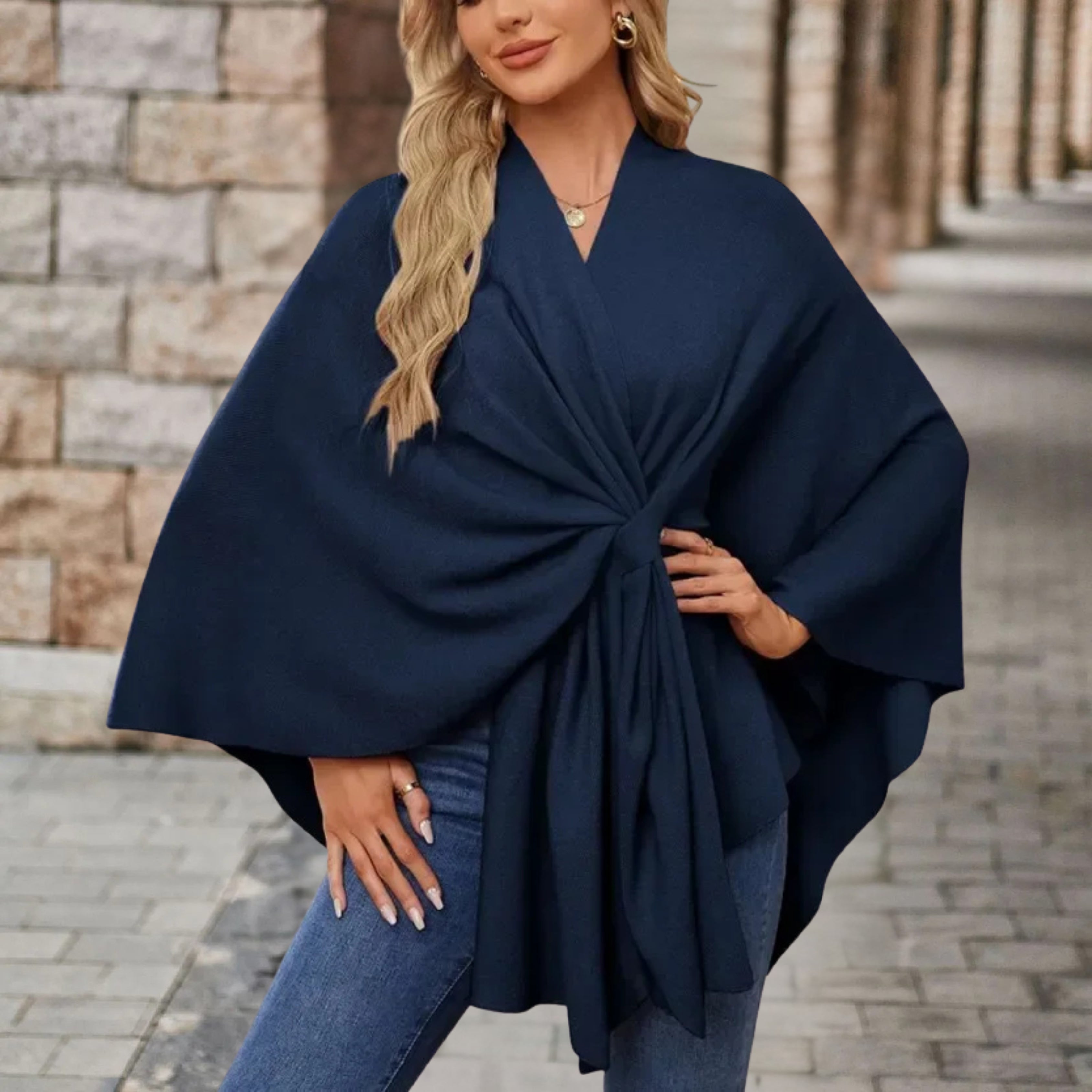 Lia™ — Poncho elegante con nodo frontale