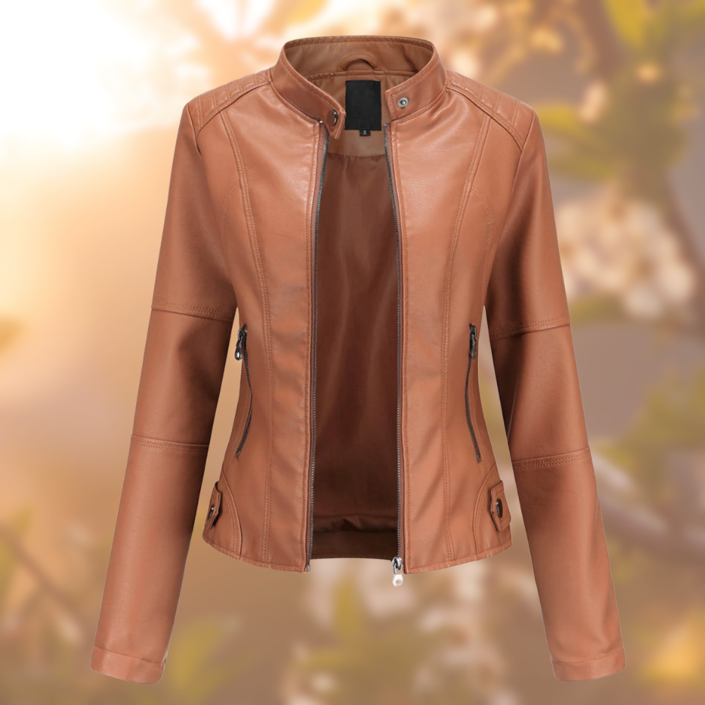 Giacca aderente in similpelle rossa – eleganza audace