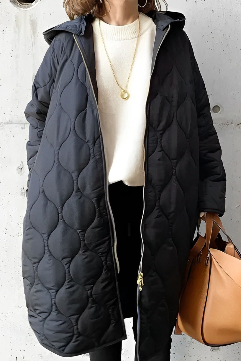 Parka imbottito da donna con cappuccio e tasche