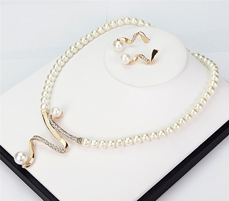 Set Collana e Orecchini con Perle