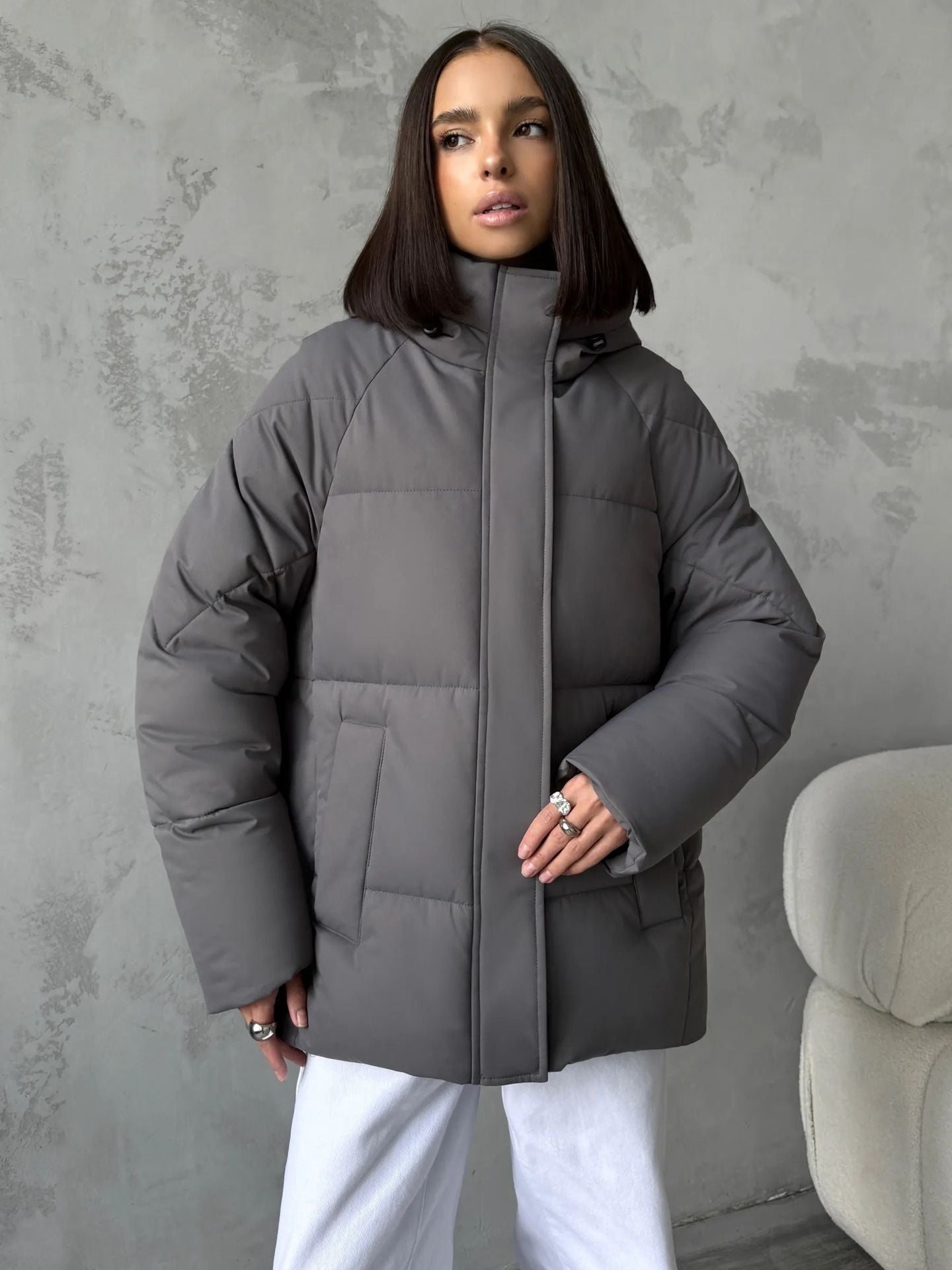 Piumino oversize da donna con cappuccio e tasche