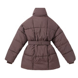 Cappotto trapuntato da donna con cintura e collo a scialle