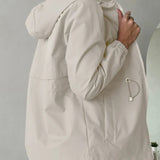 Giacca outdoor da donna con cappuccio regolabile e tasche ampie