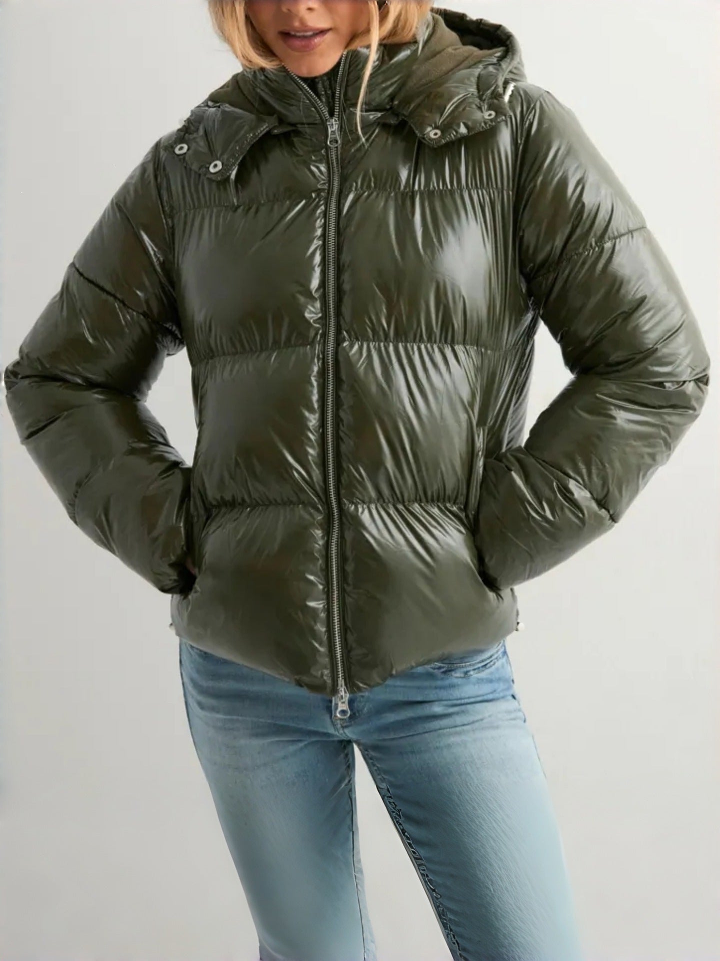 Giacca trapuntata da donna con cappuccio regolabile e tasche con zip