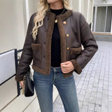 Giacca corta da donna con colletto e tasche applicate