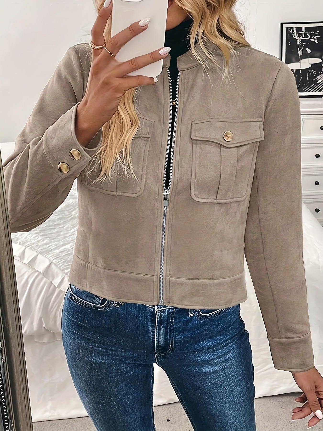 Giacca corta da donna in suede con tasche con patta