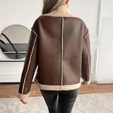 Giacca da donna in similpelle con fodera teddy e bottoni