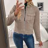Giacca corta da donna in suede con tasche con patta