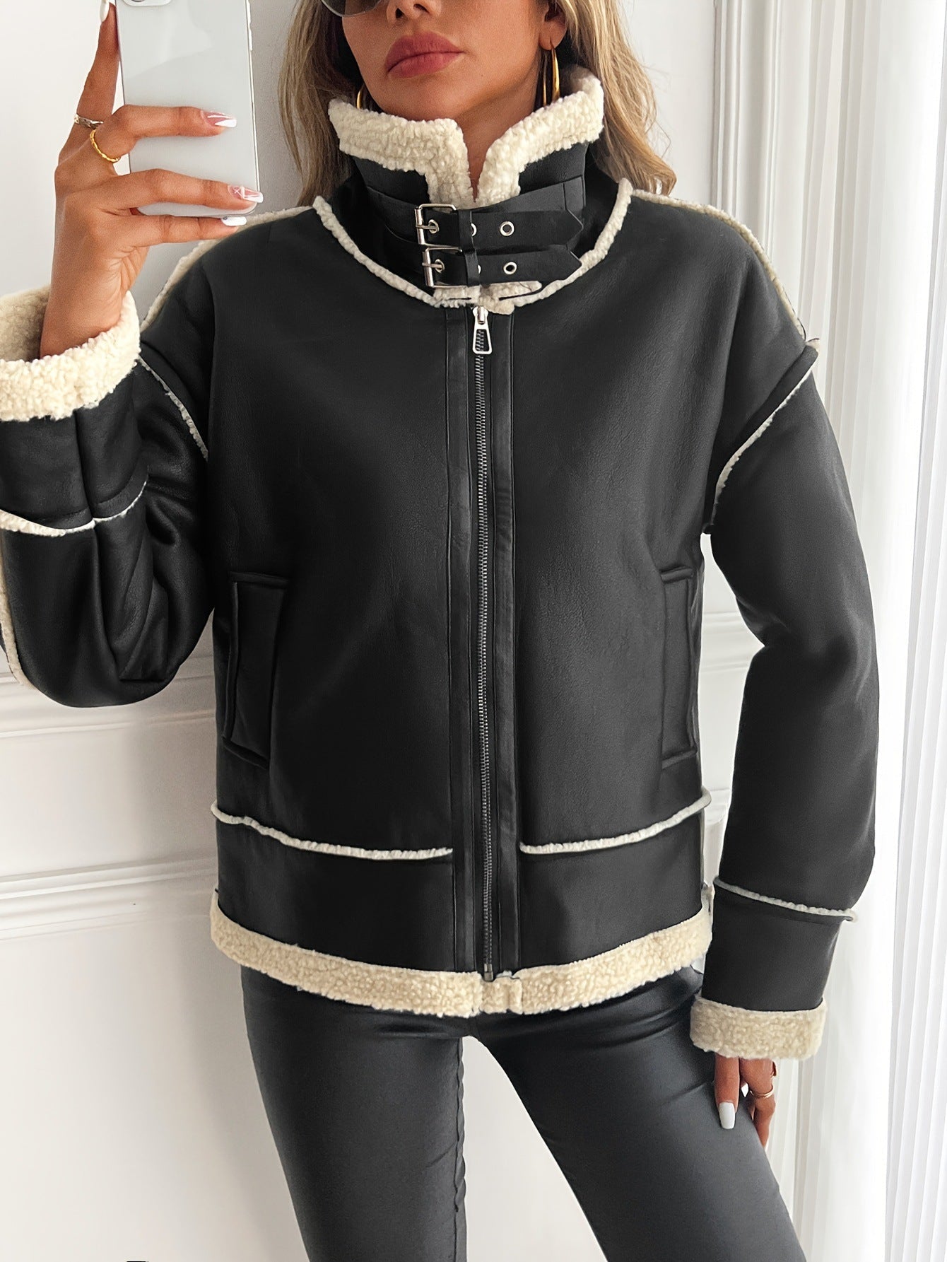 Giacca da donna in similpelle con fodera teddy e zip