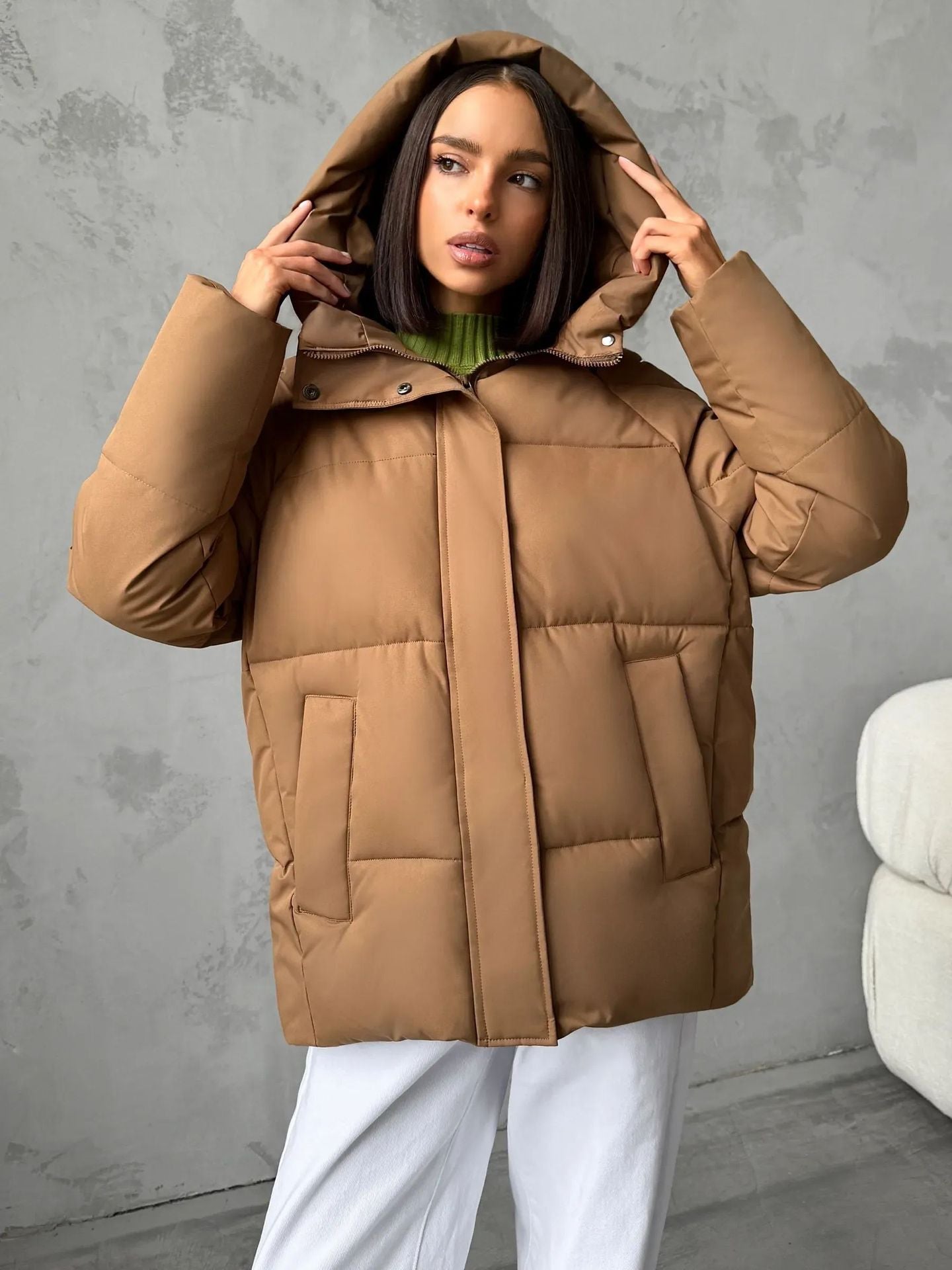 Piumino oversize da donna con cappuccio e tasche