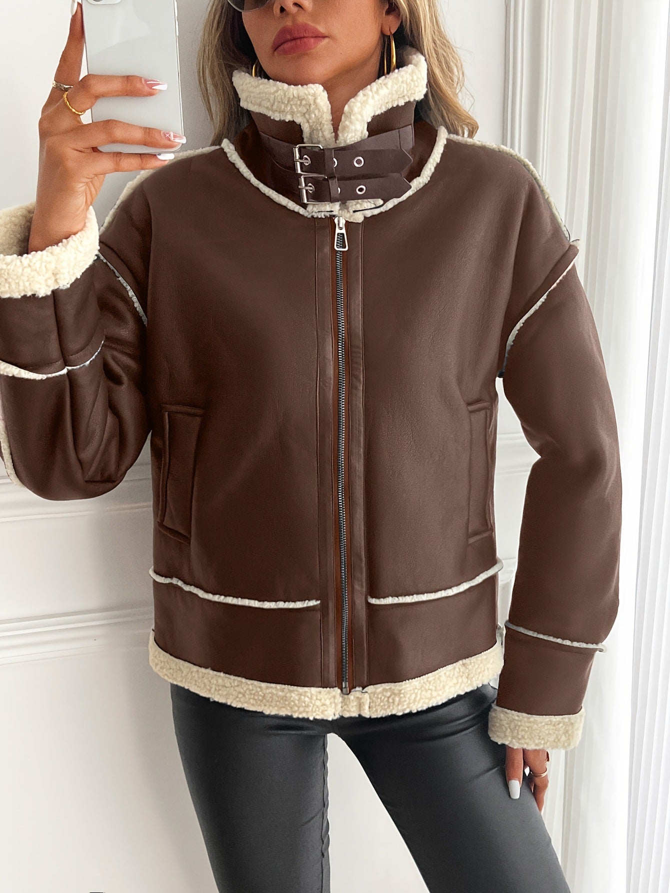 Giacca da donna in similpelle con fodera teddy e zip