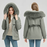 Cappotto corto da donna con cappuccio in pelliccia sintetica