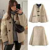 Giacca corta teddy da donna con alamari