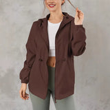 Giacca outdoor da donna con cappuccio regolabile e tasche ampie