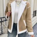Giacca teddy da donna con revers e tasche