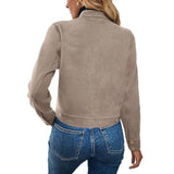 Giacca corta da donna in suede con tasche con patta