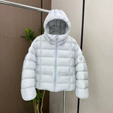 Giacca corta termica trapuntata con cappuccio e tasche con zip