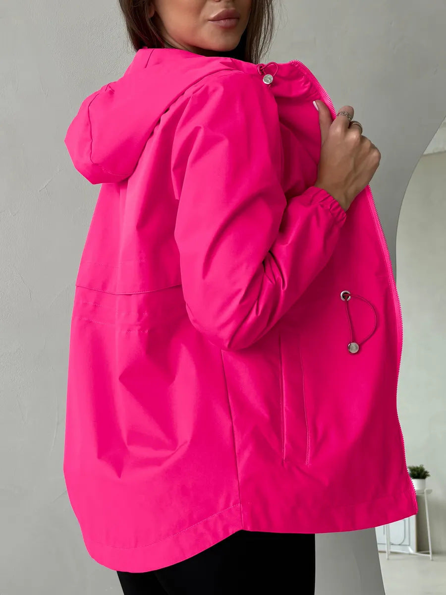Giacca outdoor da donna con cappuccio regolabile e tasche ampie