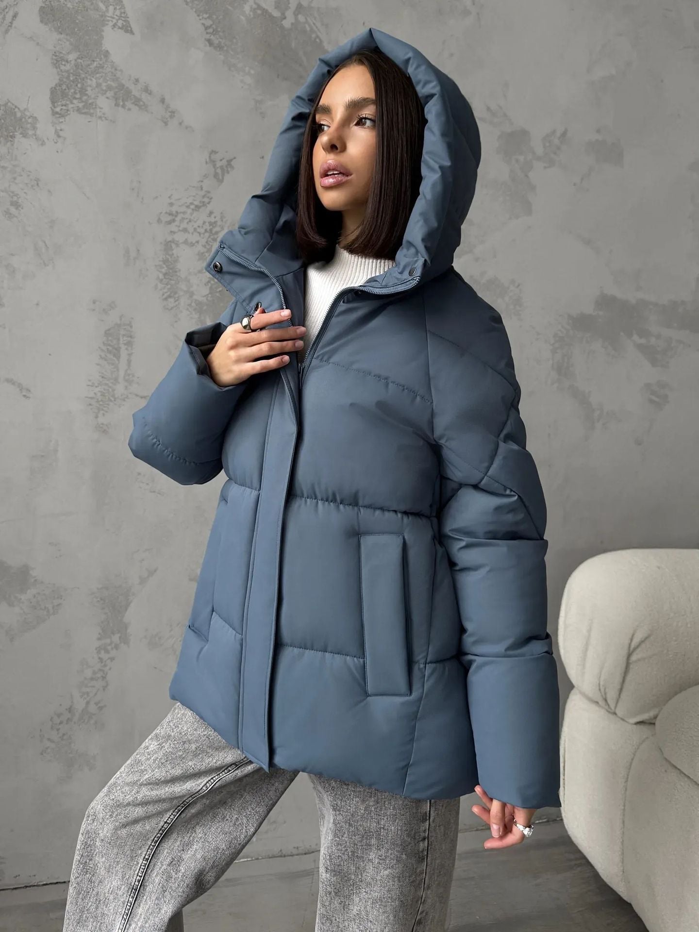Piumino oversize da donna con cappuccio e tasche