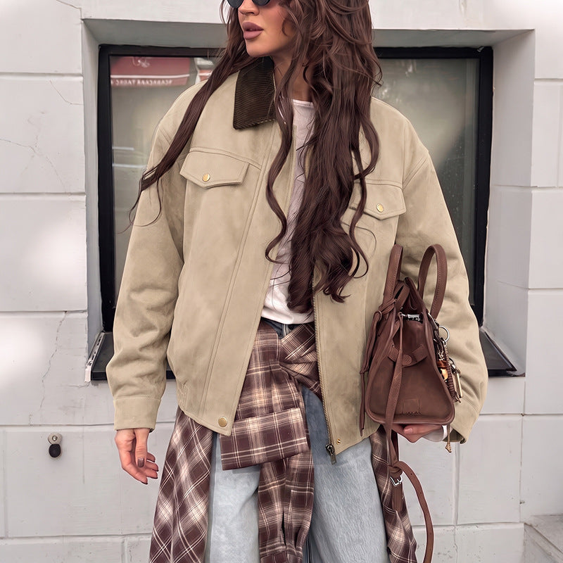 Giacca corta da donna in simil-suede con tasche con patta