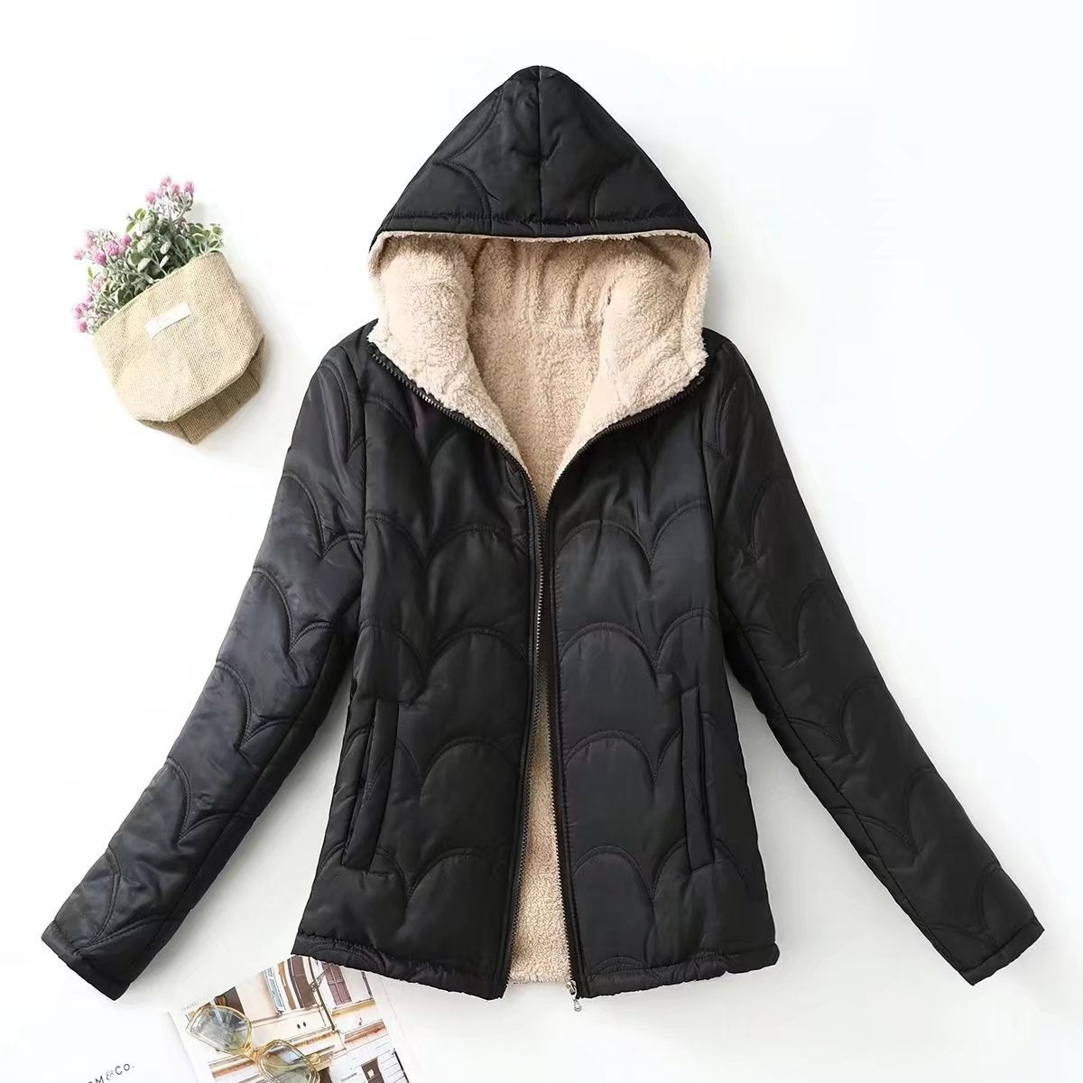 Giacca da donna con cappuccio e fodera teddy