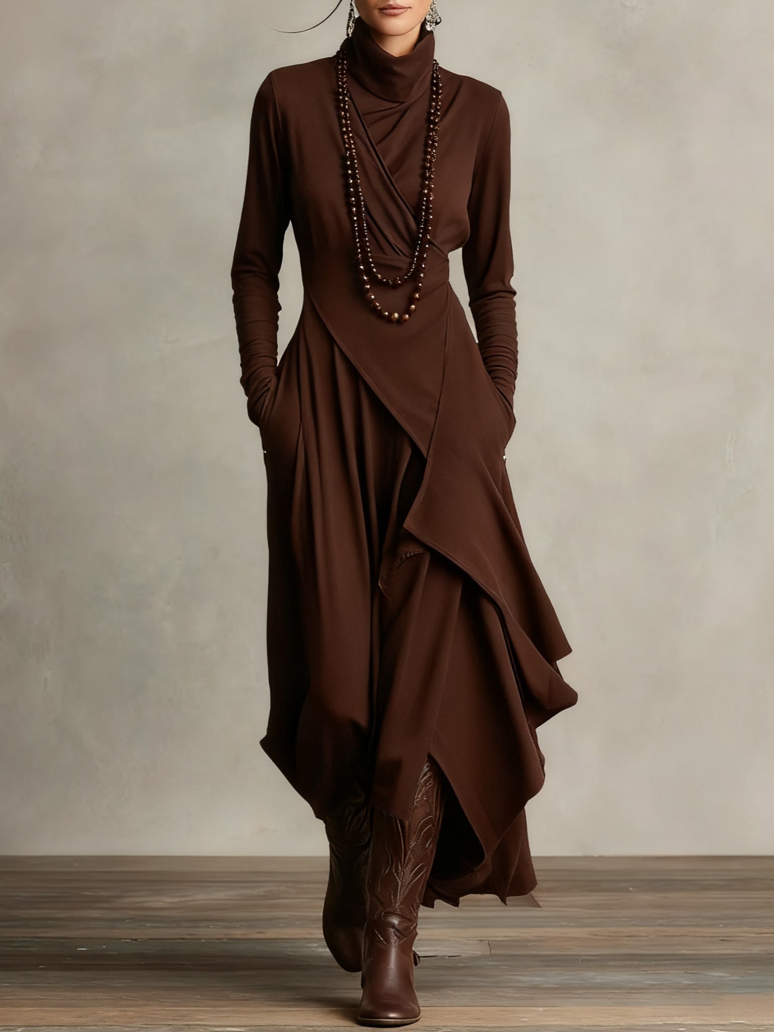 Aurelia · Vestito maxi plissettato asimmetrico con colletto alto