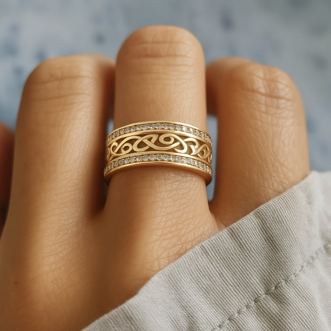 Anello dorato Luce Vuota – Immagine 1