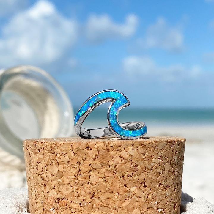 Anello ondulato in argento con opale blu – Immagine 1
