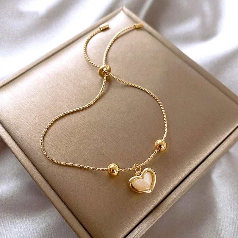 Bracciale a cuore con opale pesca placcato oro – Immagine 1