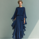 Top blu scuro con pantaloni dritti con volant