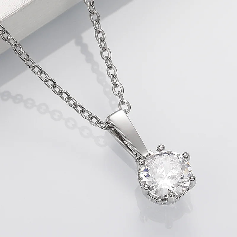 Collana classica con ciondolo di zirconi – Immagine 1