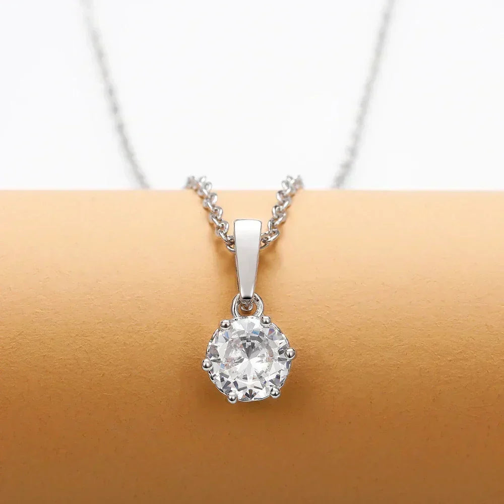 Collana classica con ciondolo di zirconi – Immagine 2