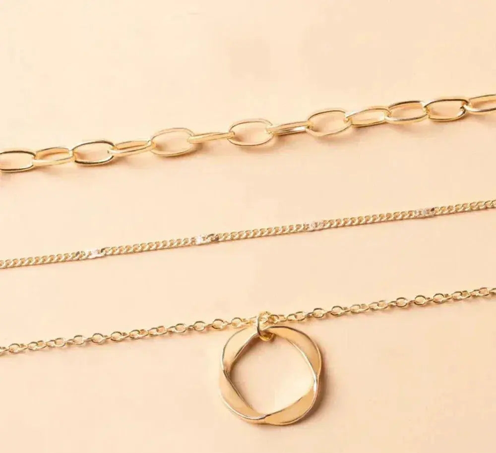 Collana classica dorata a strati con ciondolo – Immagine 2