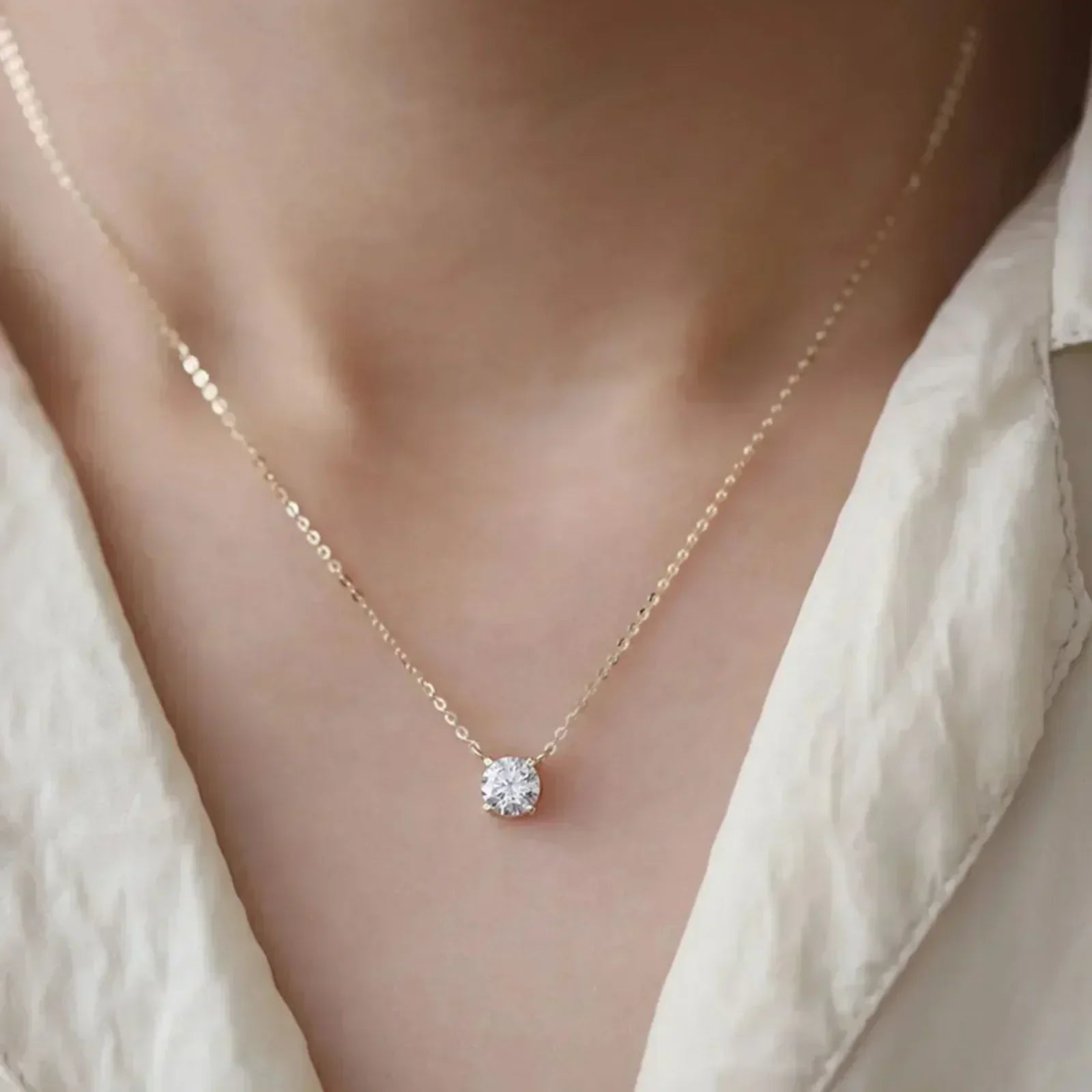 Collana dorata con zirconi – Immagine 2