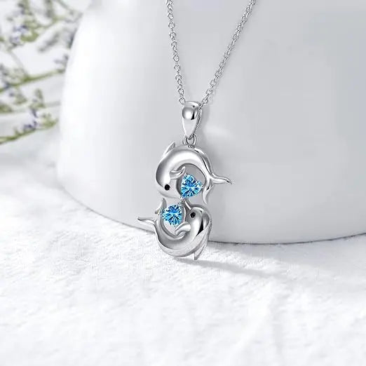 Collana in argento con due delfini e cristallo blu – Immagine 1