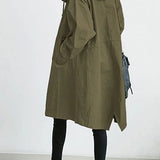 Trench lungo da donna con cappuccio e chiusura con bottoni