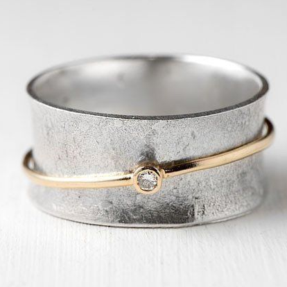 Elegante anello dorato con argento e lucentezza – Immagine 1