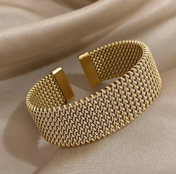 Elegante bracciale a rete intrecciata con design aperto – Immagine 1