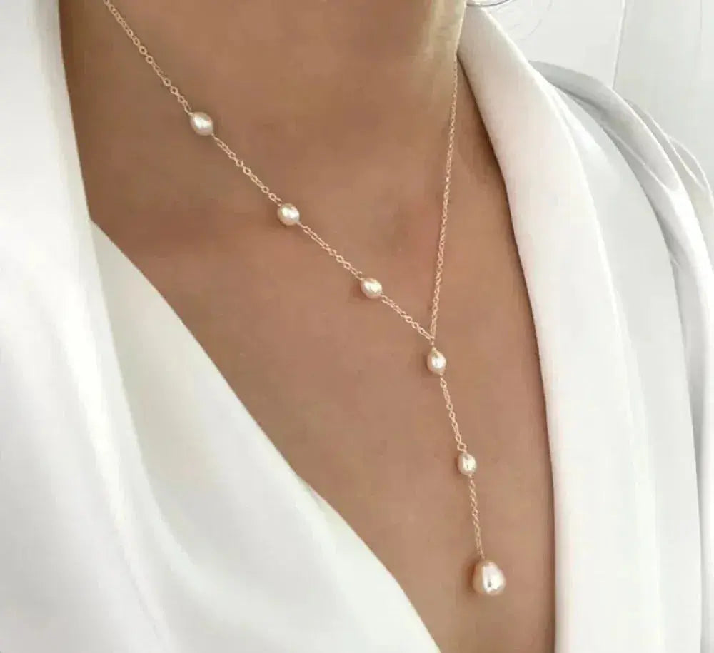 Elegante collana vintage con ciondolo e perle – Immagine 1