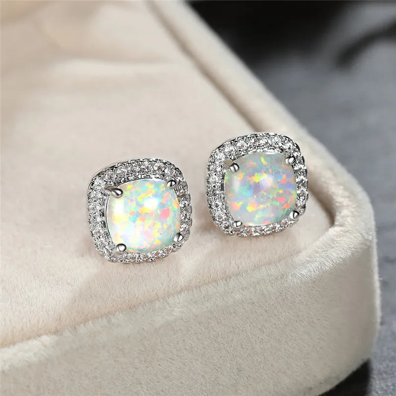 Eleganti orecchini in argento con opale di fuoco bianco rotondo – Immagine 1