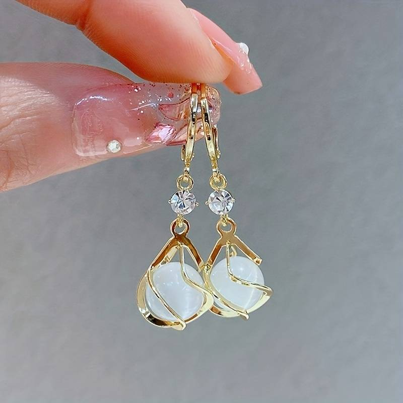 Eleganti orecchini pendenti con opale bianco – Immagine 1