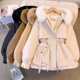 Cappotto invernale da donna con collo effetto pelliccia
